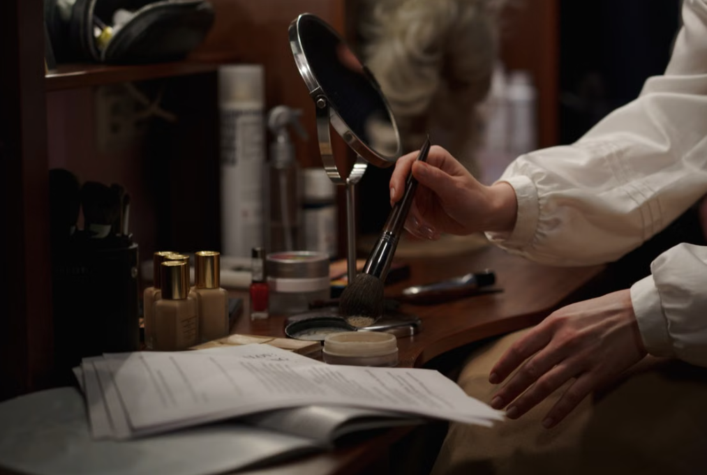 European One-Stop Personal Styling At-Home Service | Complete Makeup and Styling Workstation Service